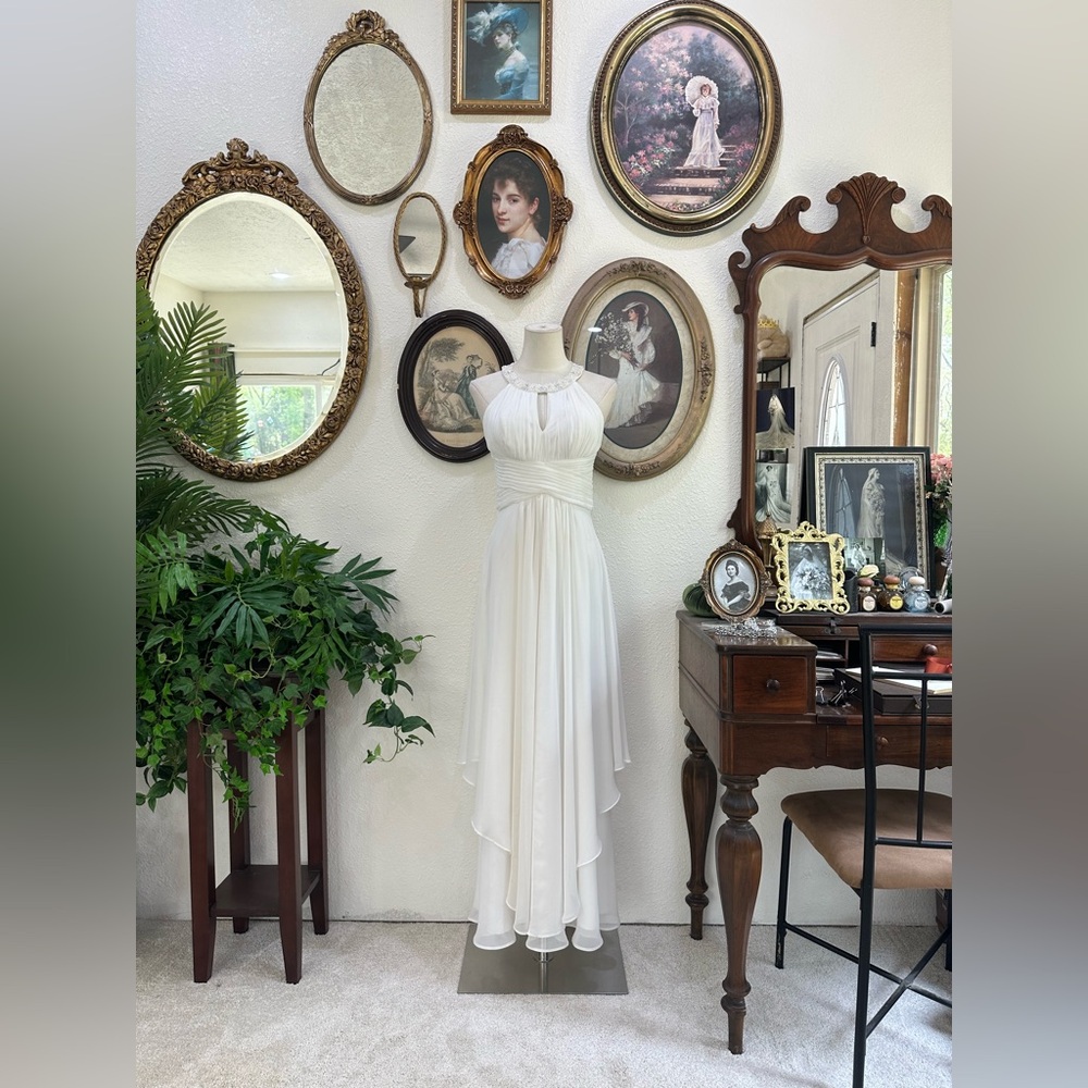 Elegant White Grecian Chiffon Bridal Dress Size 2